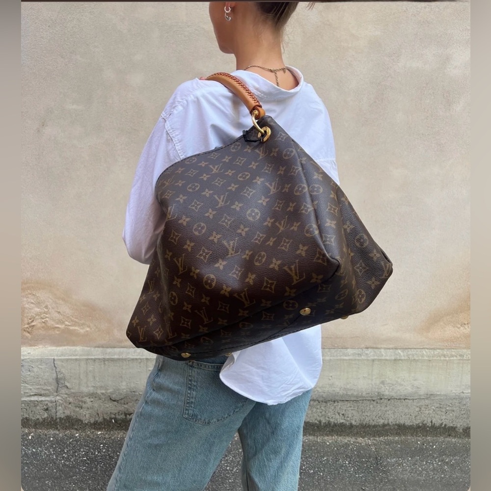 Louis Vuitton Artsy MM Monogram Shoulder Bag